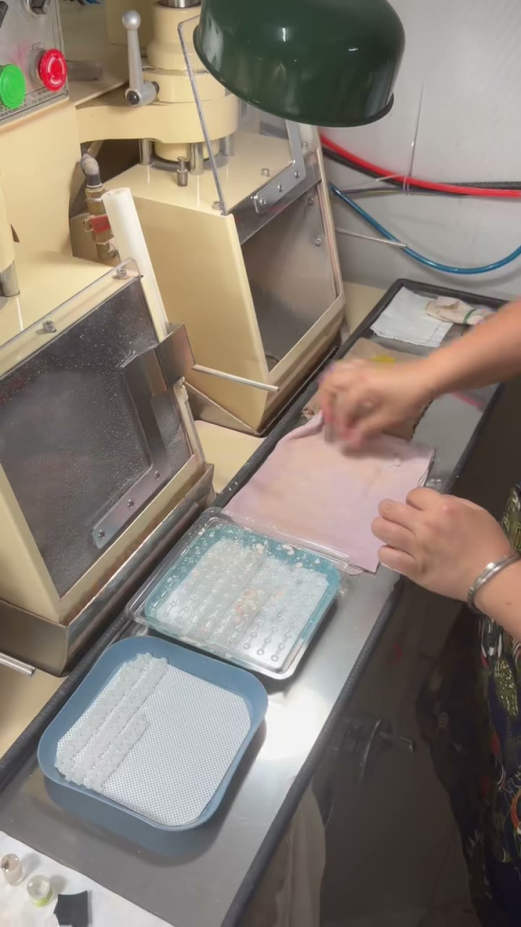Grinding and polishing machine in cold working at HSD Optical